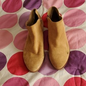 Booties size 8 Gianni binni